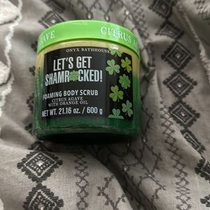 Onyx Foaming Body Scrub